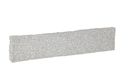 Granit Randstein hellgrau, 6x20x100 cm gespitzt